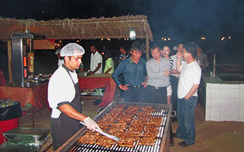 BBQ Dinner & live Entertainment shows